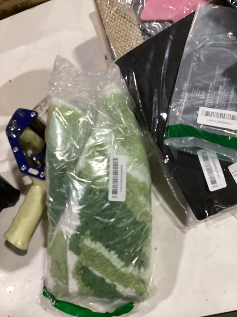 Condition photo showing Good Condition for panstar green leaf mat, large monstera cute non slip palm shaped plush fun kitchen, bathroom bathtub rugs machine washable green monstera leaf