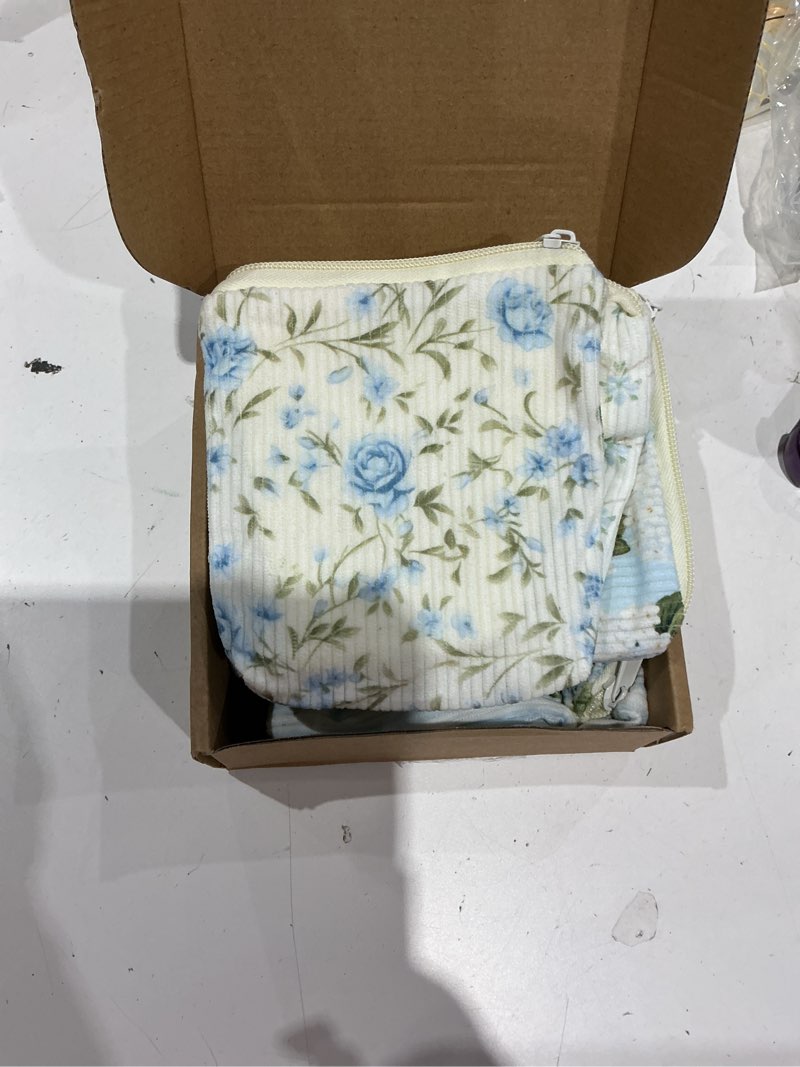 Condition photo showing Good Condition for kacctyen 12 pcs hydrangea bow makeup bags bulk for women 5 x 5 inch blue coquette aesthetic preppy cosmetic bags bow floral canvas toiletry bag for travel makeup zipper pouches 5 x 5 inches classic