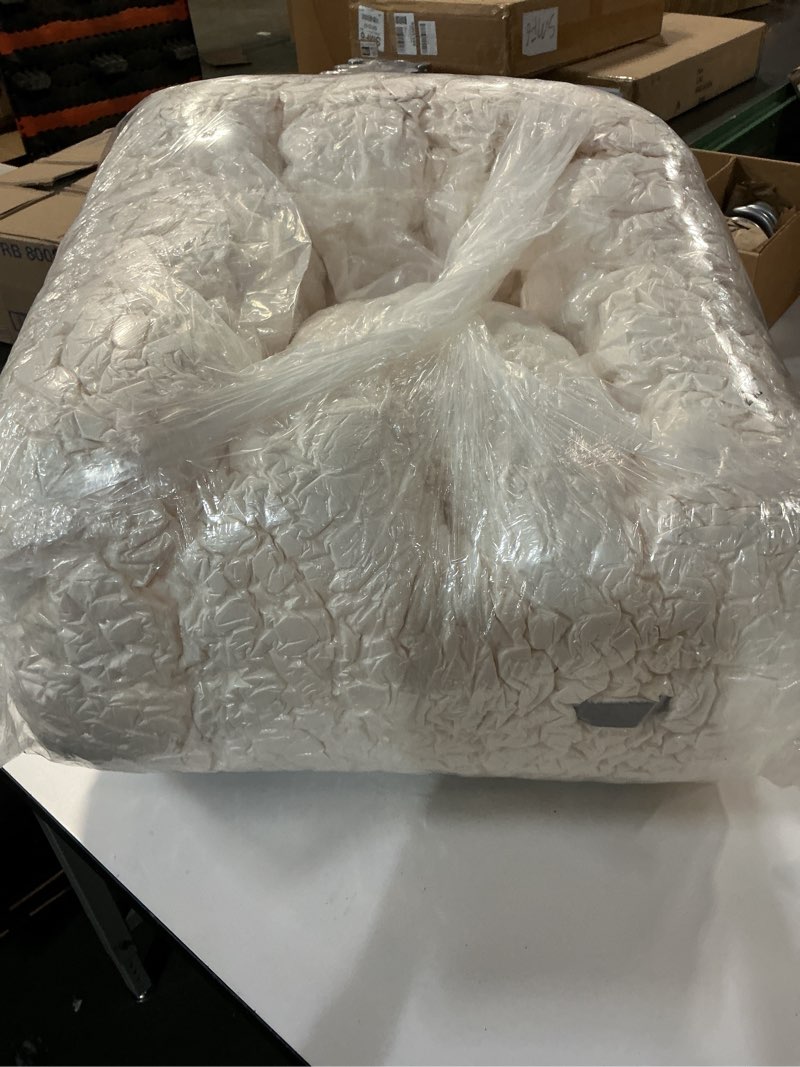 Condition photo showing New/Like New for ( similar foto ) Delta Children Cozee Sherpa Chair, Cream