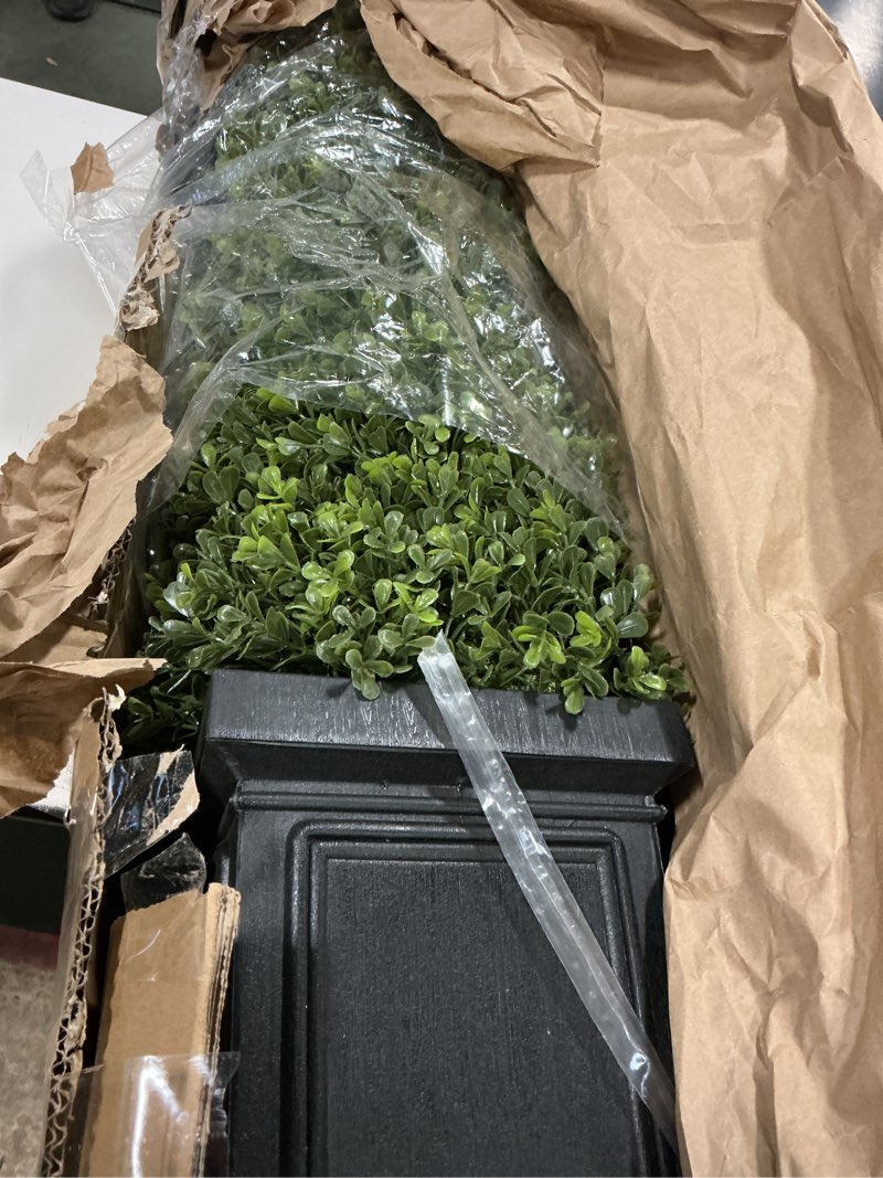 Condition photo showing Good Condition for 3.5ft Boxwood Outdoor Topiary Set of 2, Tall All Year Green Fake Plant Topiary Trees Artificial Outdoor Porch Trees with Sturdy Pot for Outdoor Indoor (Square)