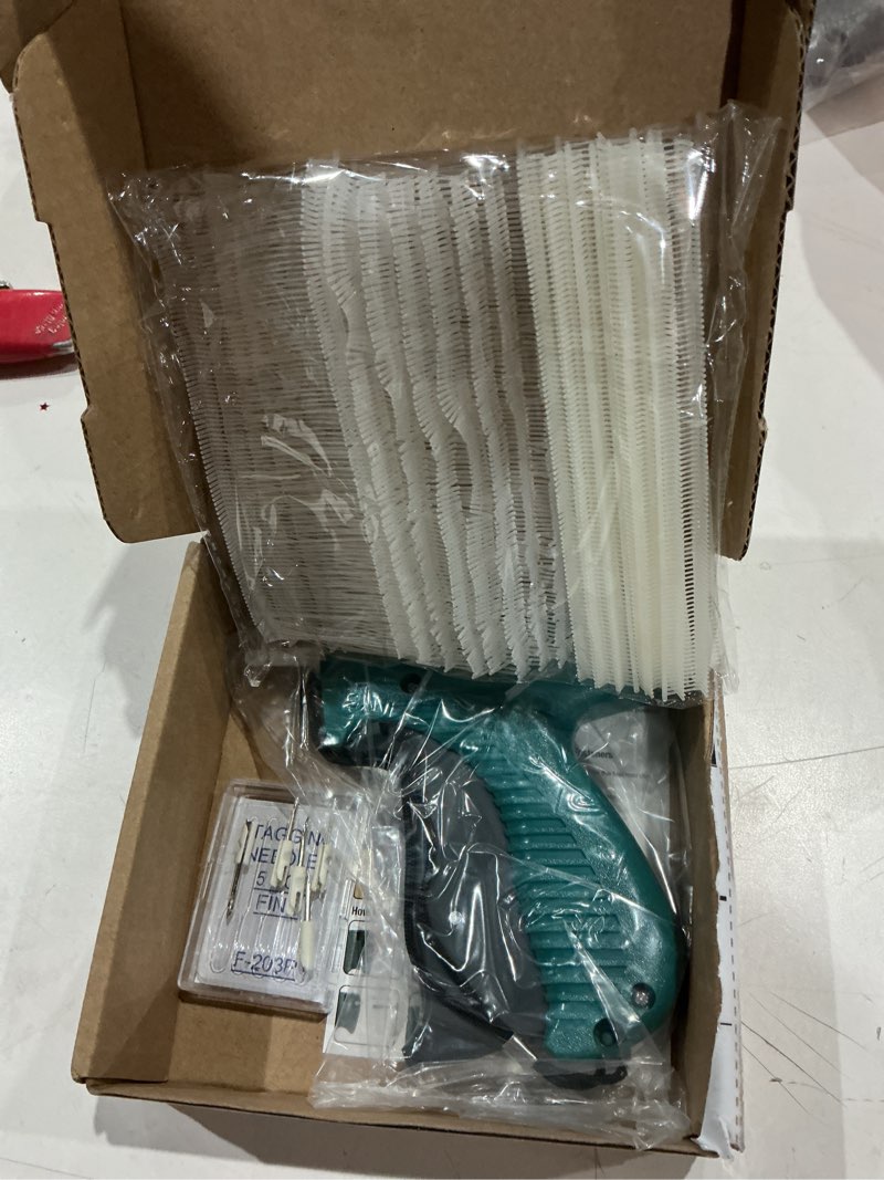 Condition photo showing Good Condition for bs one stitch tagging gun for clothing, 2-in-1 stitch gun & retail price tag attacher gun for clothes with 6 needles & 1000pcs 0.2" & 1000pcs 2" barbs fasteners stitch-1000*0.2"+1000*2"fasteners