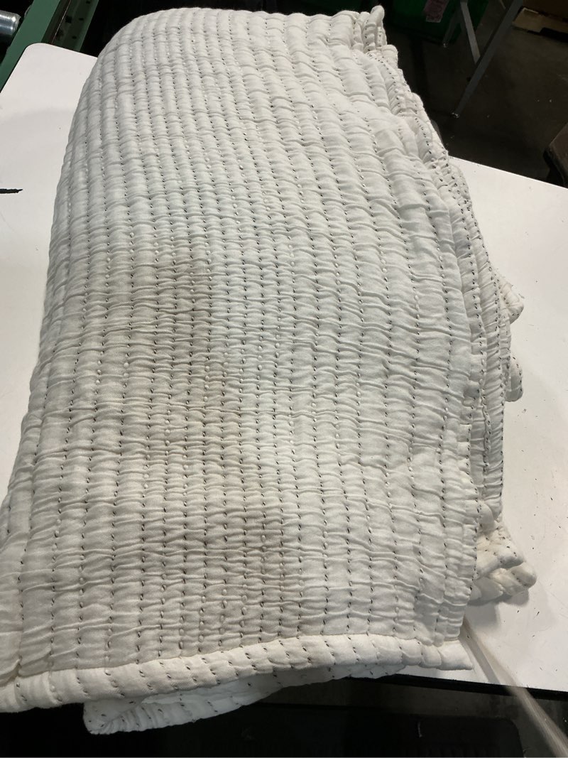 Condition photo showing Good Condition for quince organic cotton channel stitch coverlet queen 1 pcs 