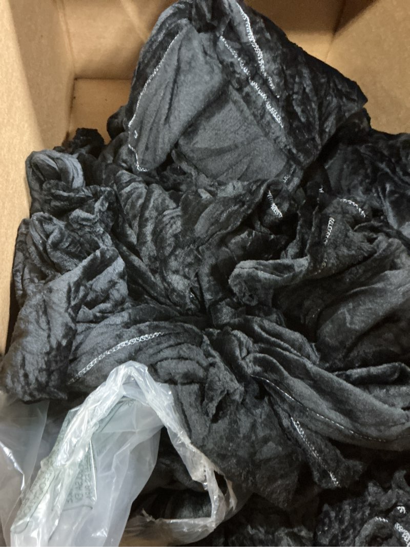 Condition photo showing Good Condition for 12 Pcs Fleece Throw Blankets Bulk