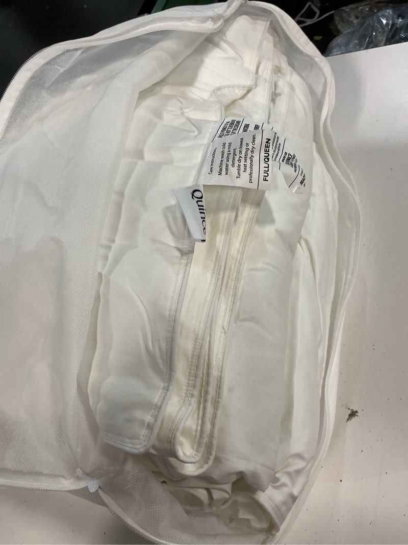 Condition photo showing Good Condition for premium down alternative comforter queen
