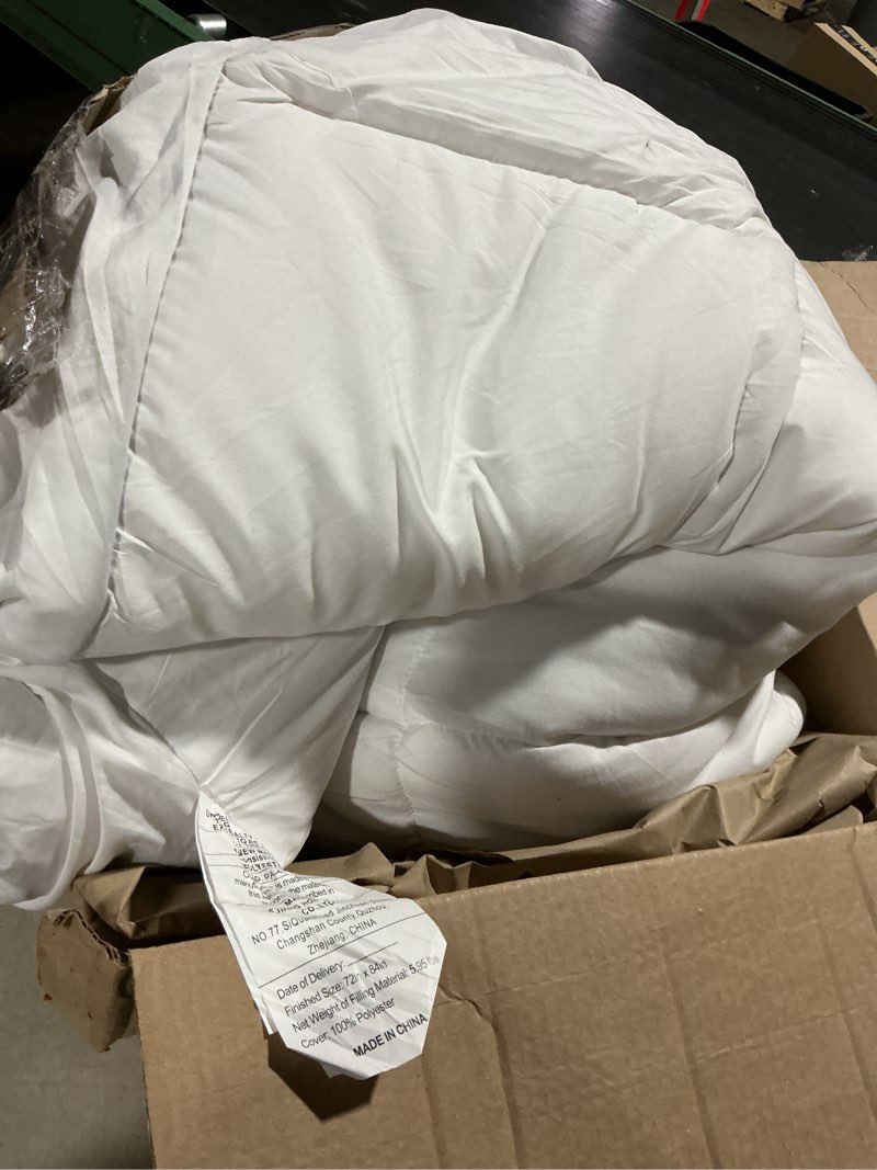 Condition photo showing As Is for JOLLYVOGU Comforter Set, Ultra-Soft Cal Comforter Set, Goose Down Alternative, Oeko-TEX Certified, Sheets & Pillowcases White size 72in x 84in (Only one piece)