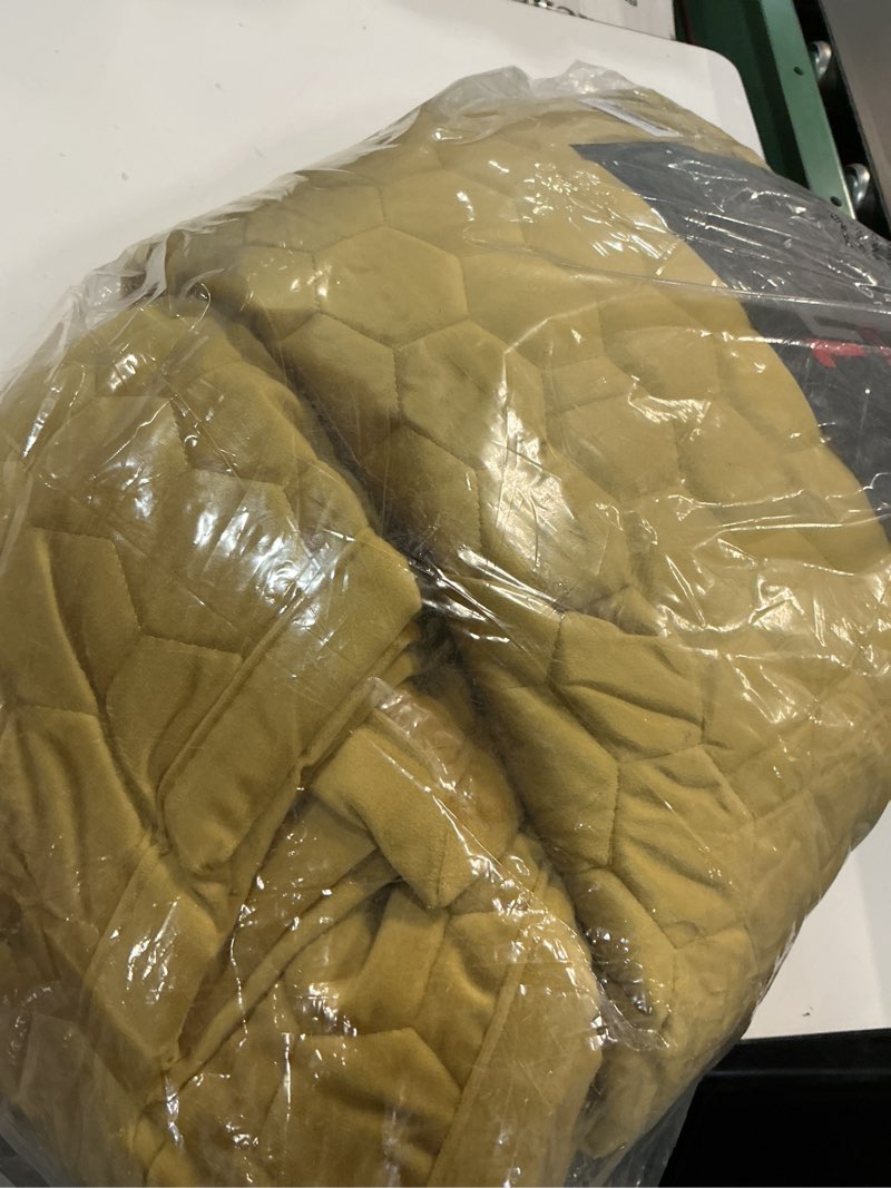 Condition photo showing Good Condition for Tribeca Living Lugano Oversized Velvet Quilt Set - All Season, Extra Large, 3 Piece Queen Size Comforter Set with 2 Pillow Shams in Gold Honeycomb Pattern 260GSM Gold Queen