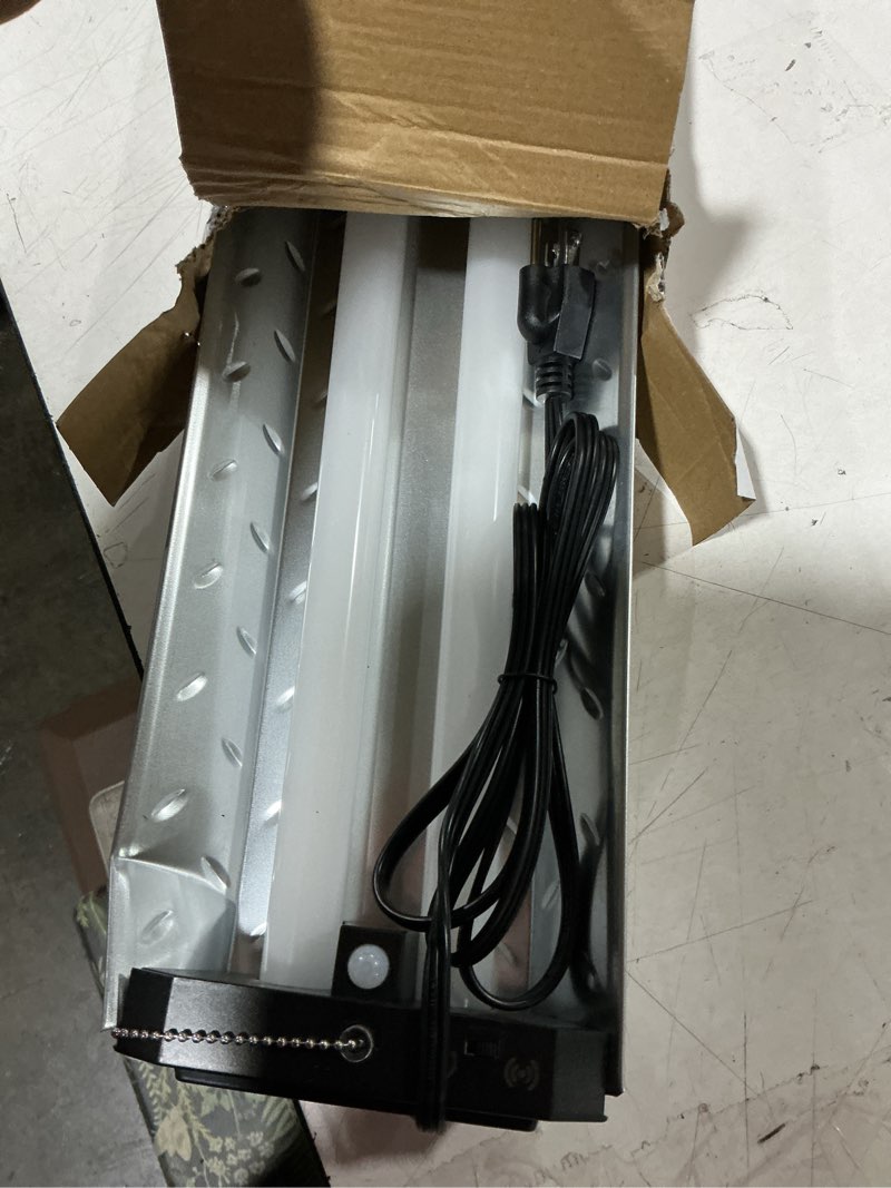 Condition photo showing New/Like New for champion electronics 4ft led shop light 10,000 lumen with motion sensor, steel tread plate