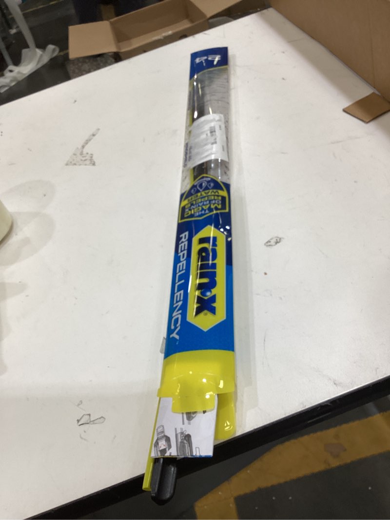 Condition photo showing Good Condition for rain-x repellency single pack 24" 24" repellency