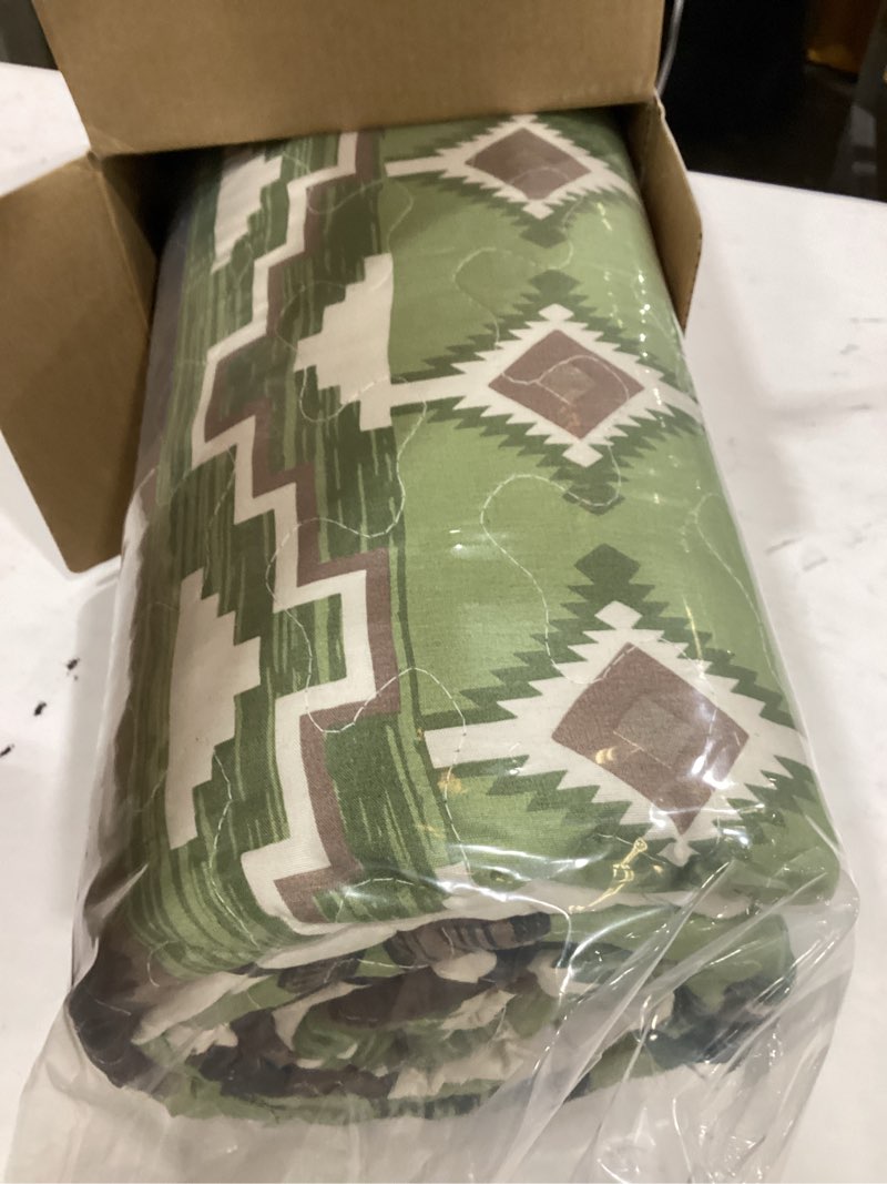 Condition photo showing New/Like New for ycosy rustic lodge quilt set moose elk bedspread full/queen size forest bear deer quilt matcha green reversible festive cabin coverlets farmhouse decor bed cover sets with 2 pillow shams matcha full/queen