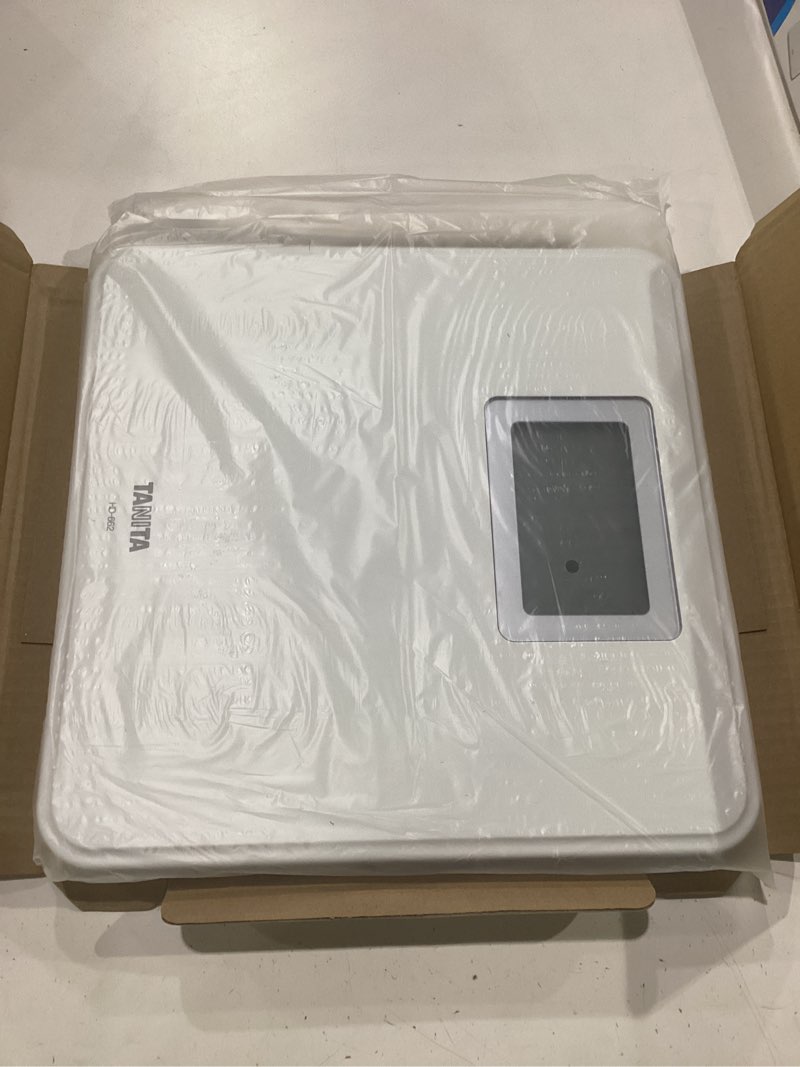 Condition photo showing New/Like New for tanita hd-662 digital weight scale (white) - japan technology bathroom scale with 330 lb weight capacity - 2" blue backlit large lcd display - accurate, durable, step-on operation