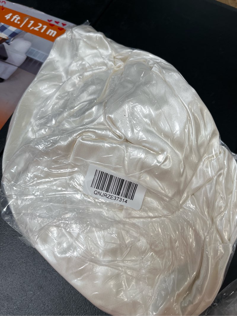 Condition photo showing Good Condition for mulberry silk fitted sheet, queen, ivory