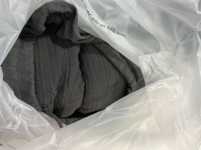Condition photo showing Good Condition for quince airy guaze dream quilt queen charcoal