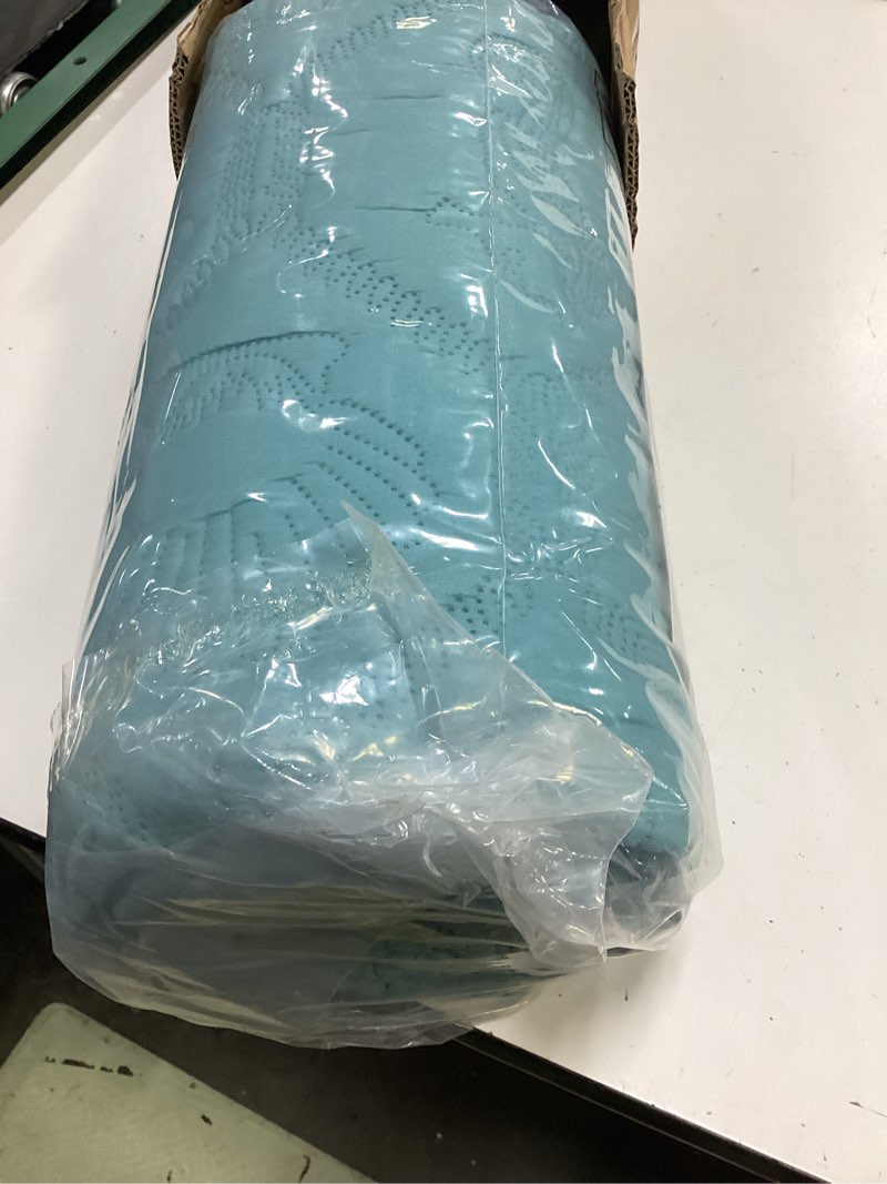 Condition photo showing New/Like New for vcny home - queen quilt, super soft reversible bedding set with matching shams, modern room decor (shore blue, 3-piece) blue queen