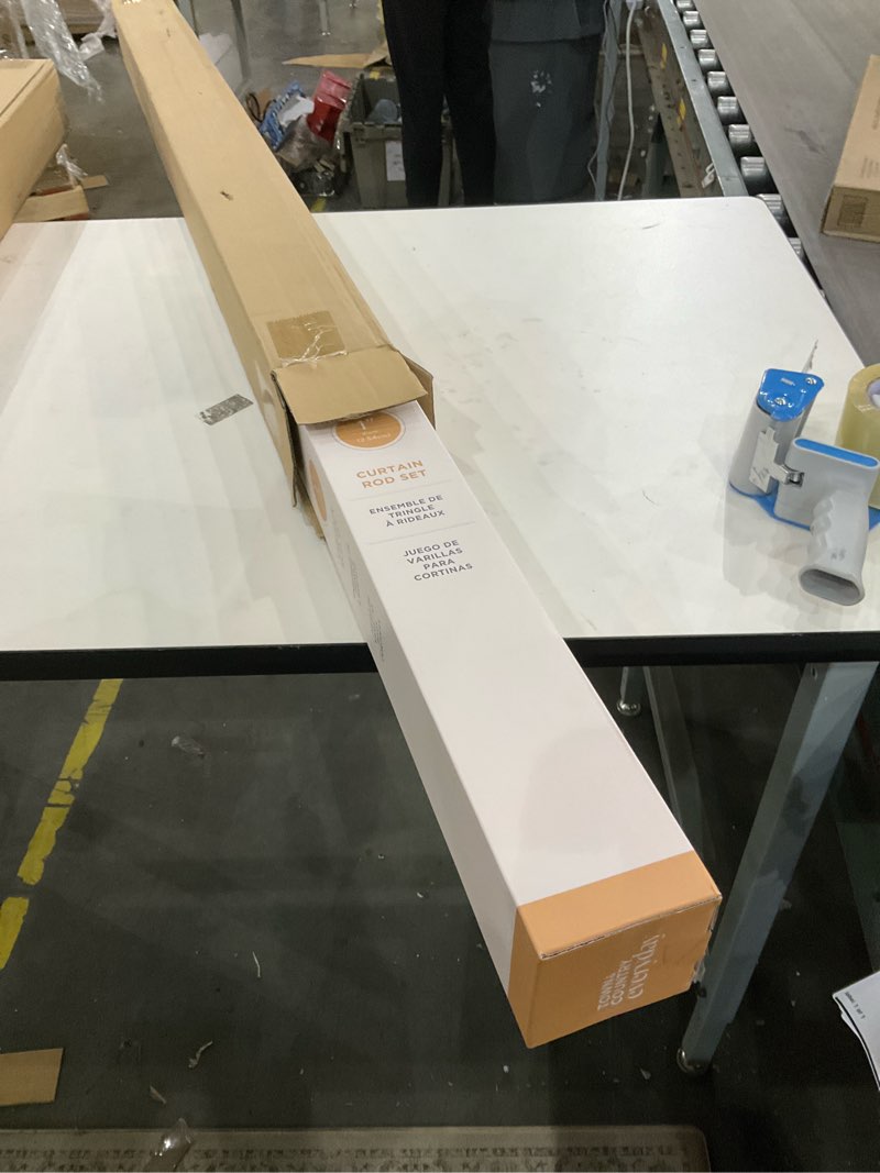 Condition photo showing Good Condition for Curtain Rod set