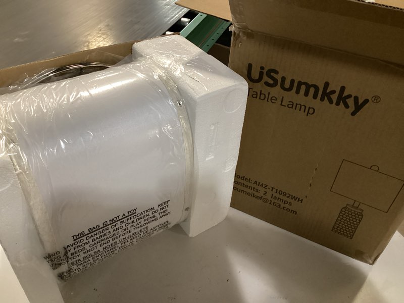 Condition photo showing New/Like New for usumkky 20.5" white modern ceramic bedside lamps set of 2, small table lamp for bedroom decor farmhouse nightstand lamp for living room office a 20.5" white-2 pack