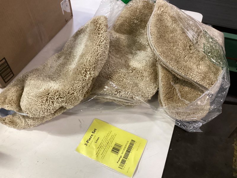 Condition photo showing Good Condition for 3 piece bath mat set