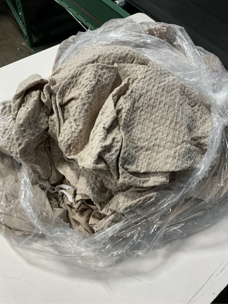 Condition photo showing Good Condition for organic luxe honeycomb duvet cover set, king/cal king, sand