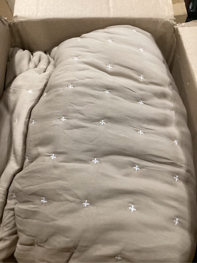 Condition photo showing Good Condition for wdcozy beige king size quilt bedding sets with pillow shams, tan cream lightweight bedspread coverlet, quilted blanket thin comforter bed cover, all season summer spring, 3 pieces, 104x90 inches