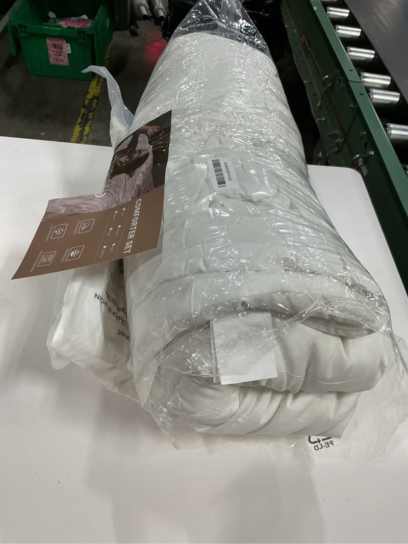 Condition photo showing New/Like New for MUXHOMO 7 Pieces Full Comforter Set, Soft Bed in a Bag Full Size, All Season Bedding Set with Comforter, Flat Sheet, Fitted Sheet, Pillowcases & Shams, White Full(82"x86") White