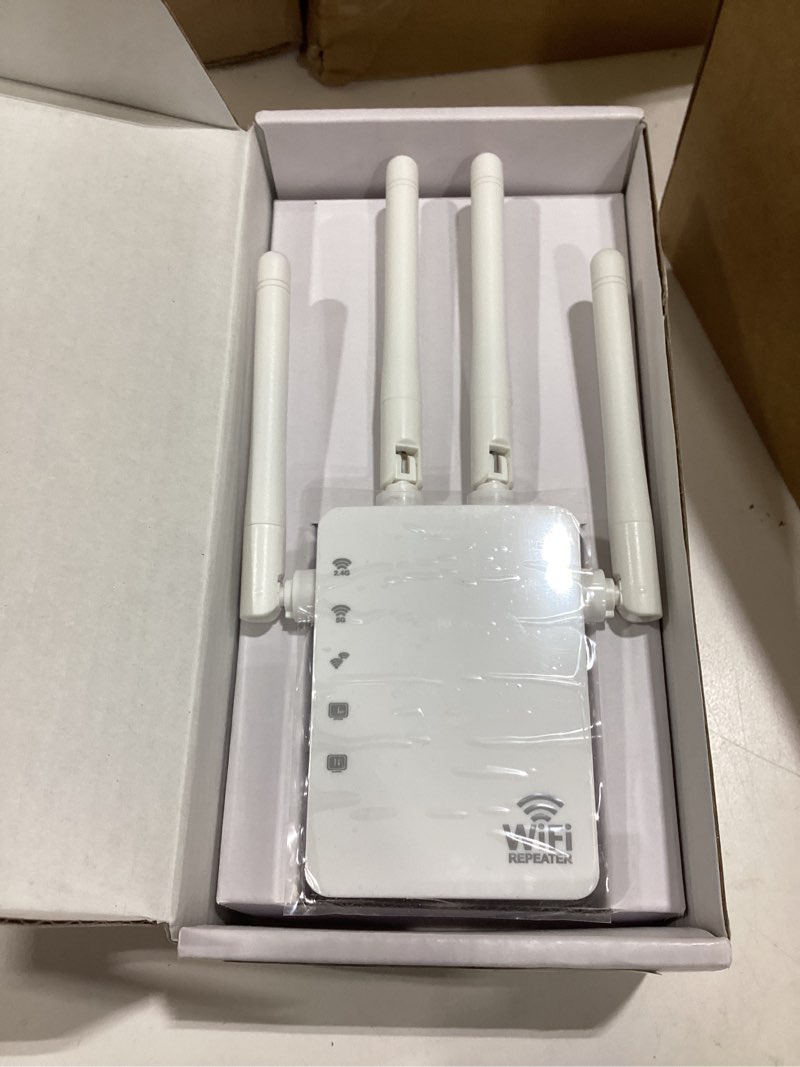 Condition photo showing Good Condition for dual band wifi signal booster 1200mbps with 4 antennas