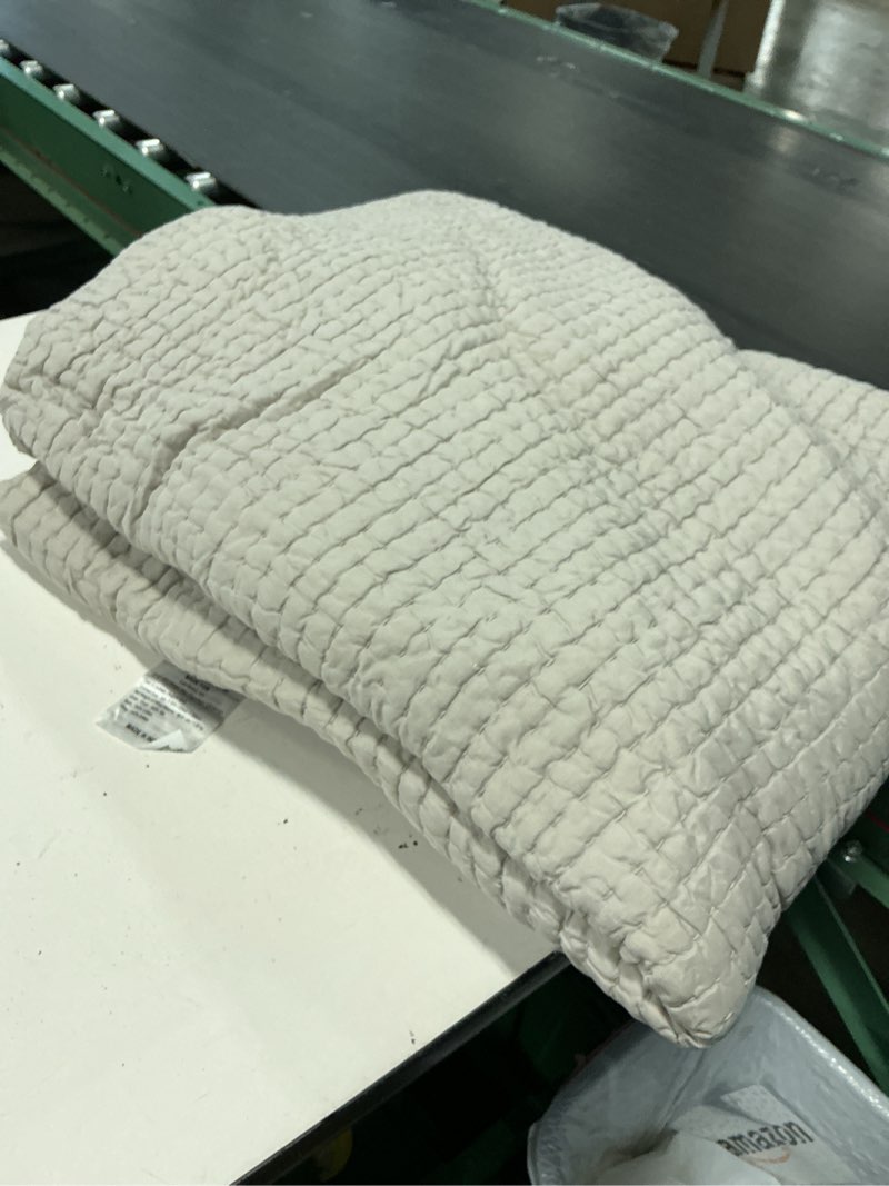 Condition photo showing Good Condition for organic cotton channel stitch coverlet size 88in x 92in(color sand)