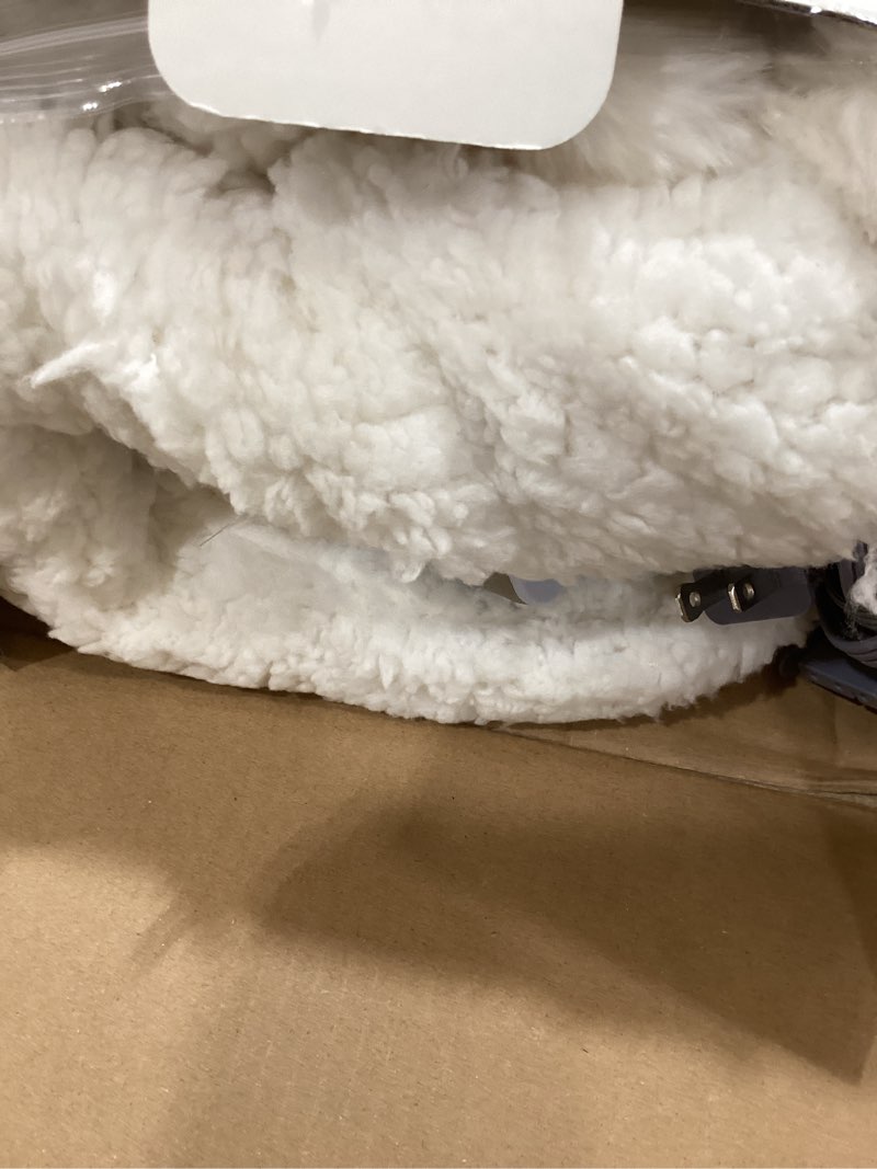 Condition photo showing Good Condition for Sealy Electric Blanket Full Size 72"*84",Super Cozy Faux Fur to Sherpa Reversible Heated Blanket Full Size with 10 Heating Levels & 1-12 Hours Auto Off Overheating Protection Machine Washable,Beige Beige Full Size 72" x 84"