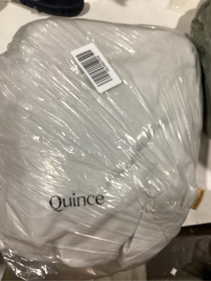 Condition photo showing Good Condition for off white sheet set quince 
