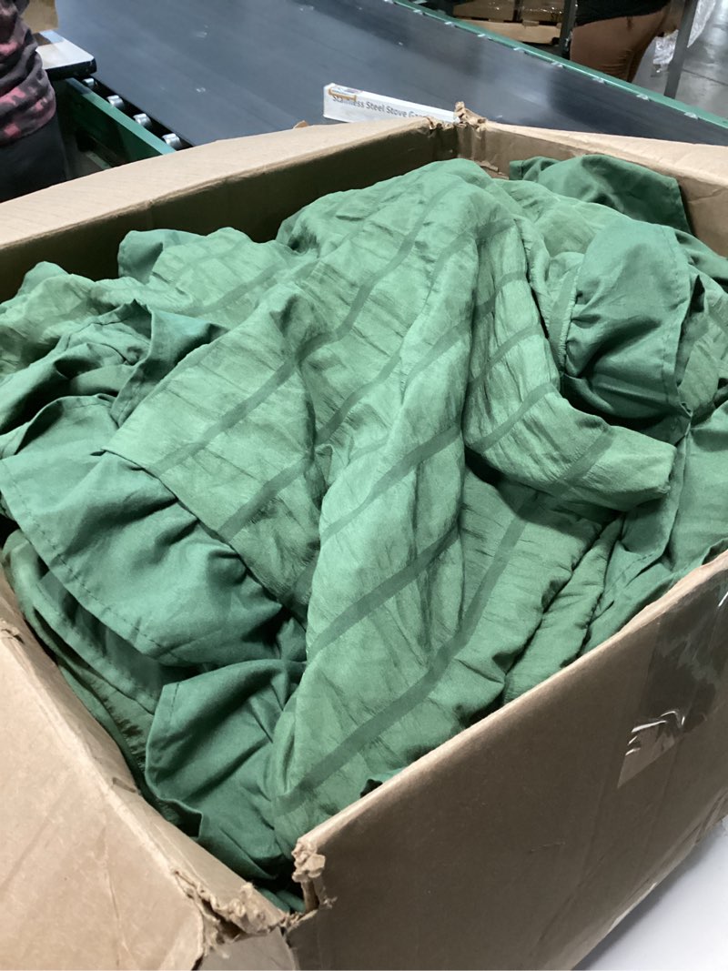 Condition photo showing As Is for (Similar design)JOLLYVOGUE Dark Green Queen Comforter Set, 3 Pieces Seersucker Comforters Queen Size, Lightweight & Fluffy Bedding Sets Queen for All Season with 1 Ruffle Comforter and 2 Ruffle Pillowshams Queen Dark Green
