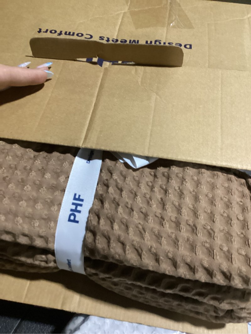 Condition photo showing Good Condition for phf ultra soft waffle weave throw blanket 50"x 60"- washed lightweight breathable cozy woven blanket for bed - aesthetic decor for couch bedding sofa home car - chocolate chocolate throw(50" x 60")