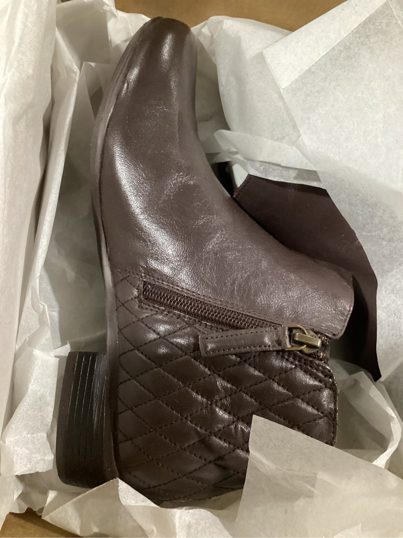 Condition photo showing Good Condition for (Similar to photo)Trotters womens MajorAnkle Boot 7.5 Luggage Quilted