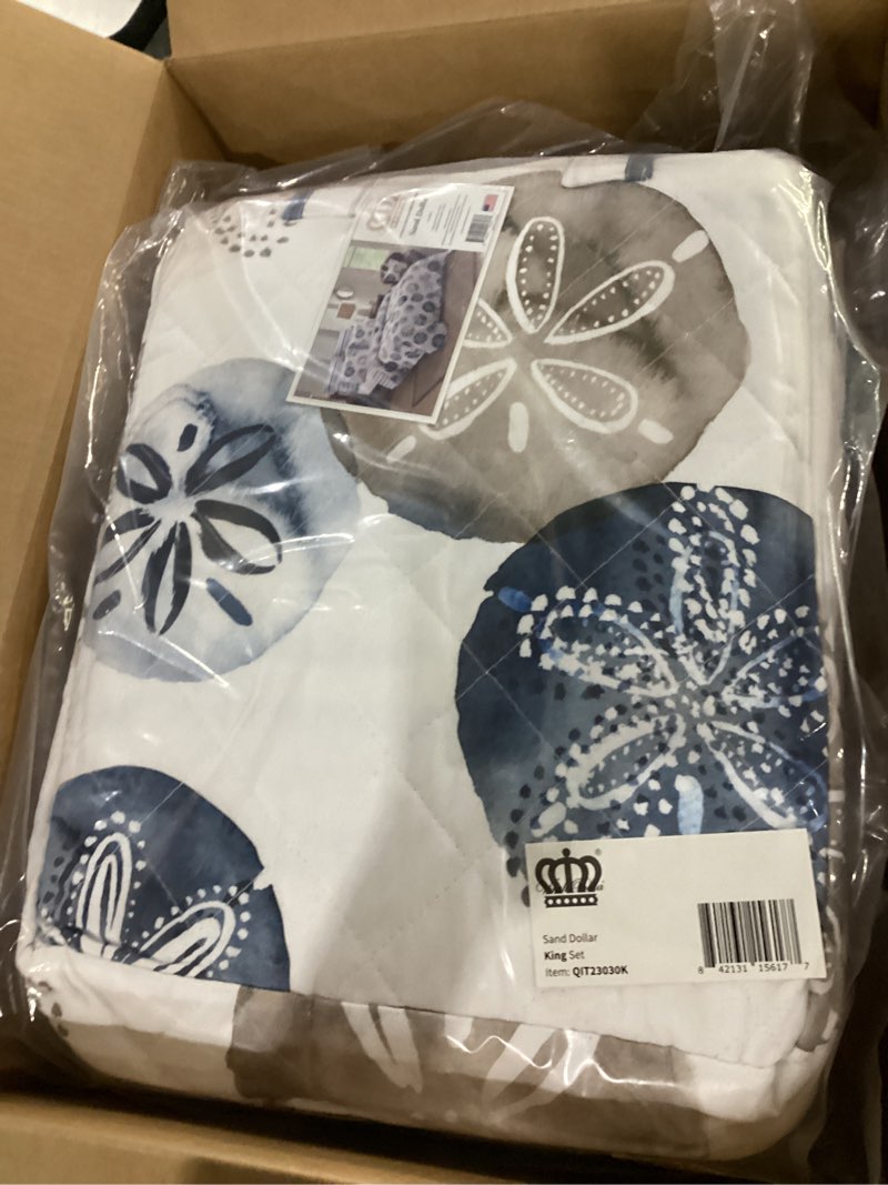 Condition photo showing New/Like New for sand dollar beach quilt bed set - king