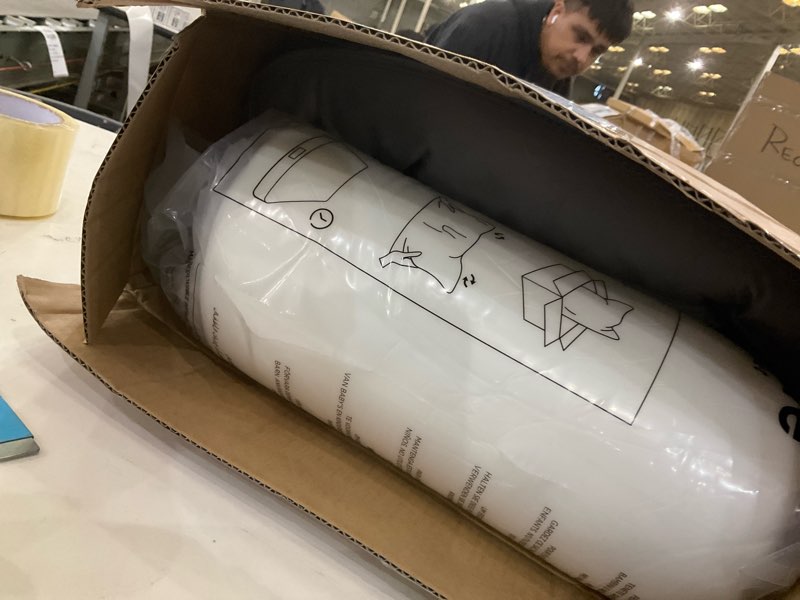 Condition photo showing Good Condition for Bedsure comfy pet