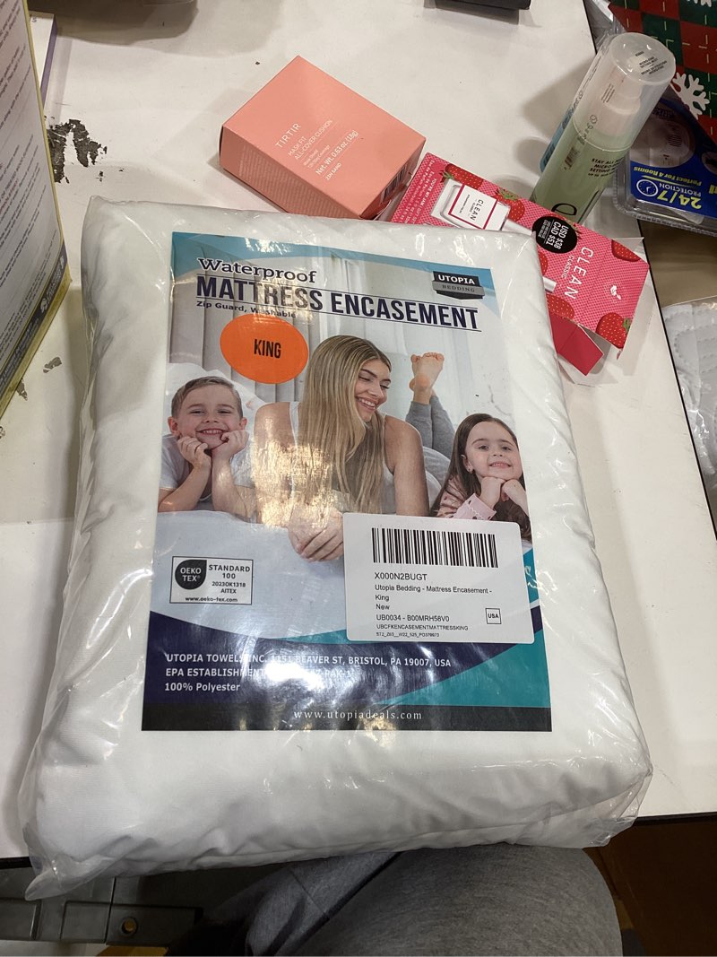 Condition photo showing New/Like New for Utopia Bedding Waterproof Mattress Protector King Size, Zippered Mattress Encasement Bed Bug and Dust Mite Proof, Absorbent Six-Sided Mattress Cover