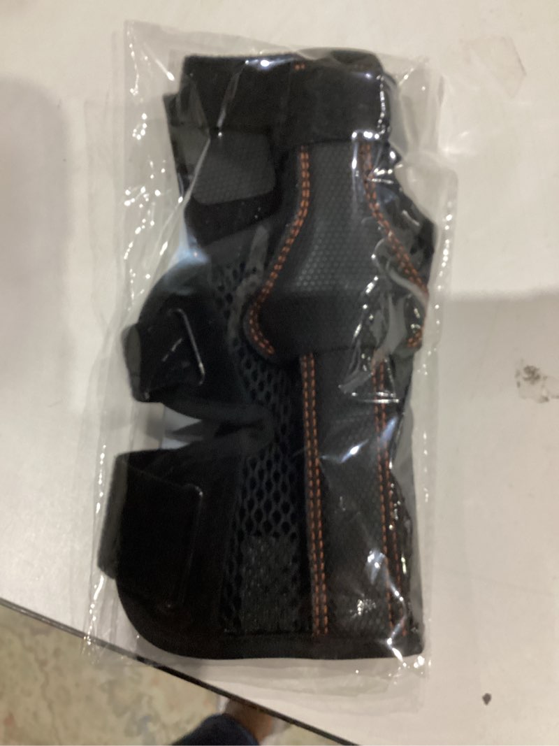 Condition photo showing Good Condition for drfinger thumb brace spica splint for right & left hand, de quervain's tenosynovitis splint, breathable wrist & thumb stabilizer, for trigger thumb, arthritis, tendonitis, men and women -black (s/m) s/m black