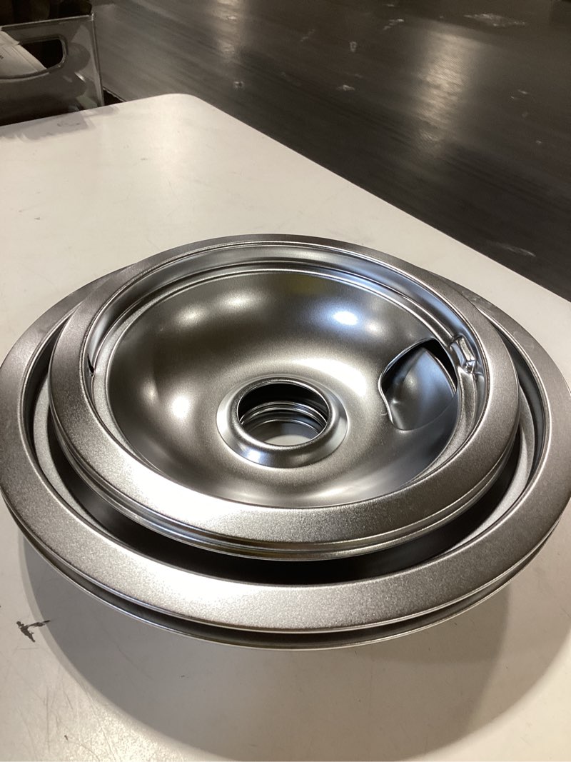 Condition photo showing Good Condition for 4 pcs drip pans set, electric stove drip pans with chrome coating, heat resistant round range stove drip pans, cooktop burner drip pans include 2 pcs 6inch and 2 pcs 8inch bowls for home kitchen