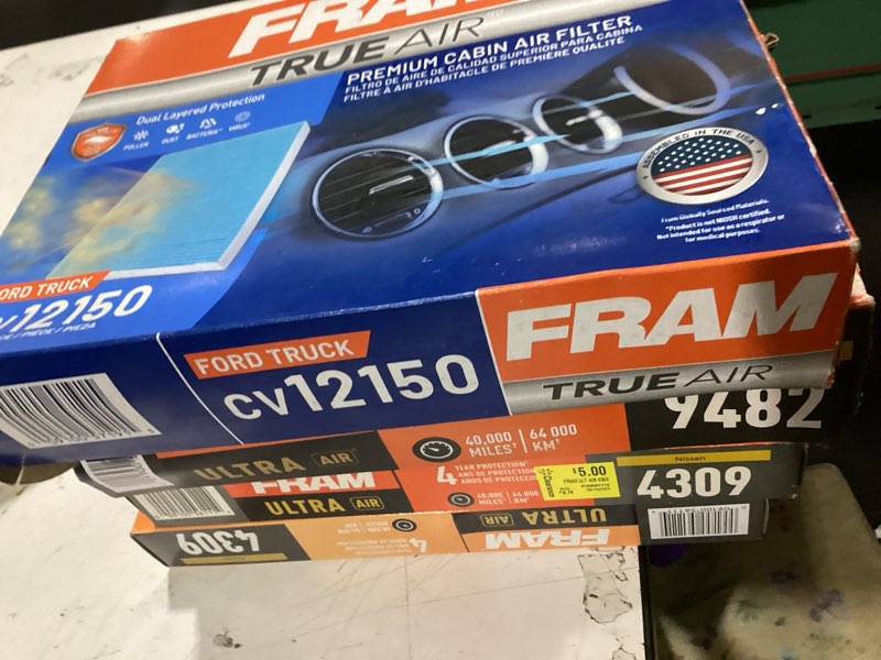 Condition photo showing Good Condition for assorted 4pk car air filter