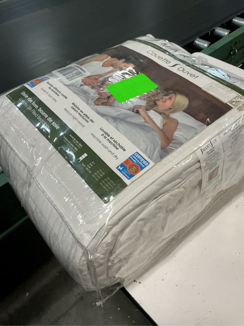 Condition photo showing Good Condition for smartsilk comforter (twin xl), all-natural silk filled luxury duvet, cotton outer shell, silk filled comforter for twin bed, hypoallergenic comforter, white (5404xl) twin xl white