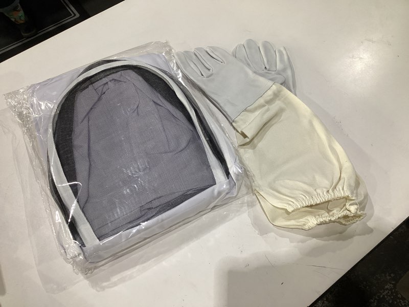 Condition photo showing Good Condition for Professional Beekeeping Suit with Ventilated Hood - Multi-Size Bee Outfit for Men, Women & Bee Keeper Catcher L for 5'3"-5'7"