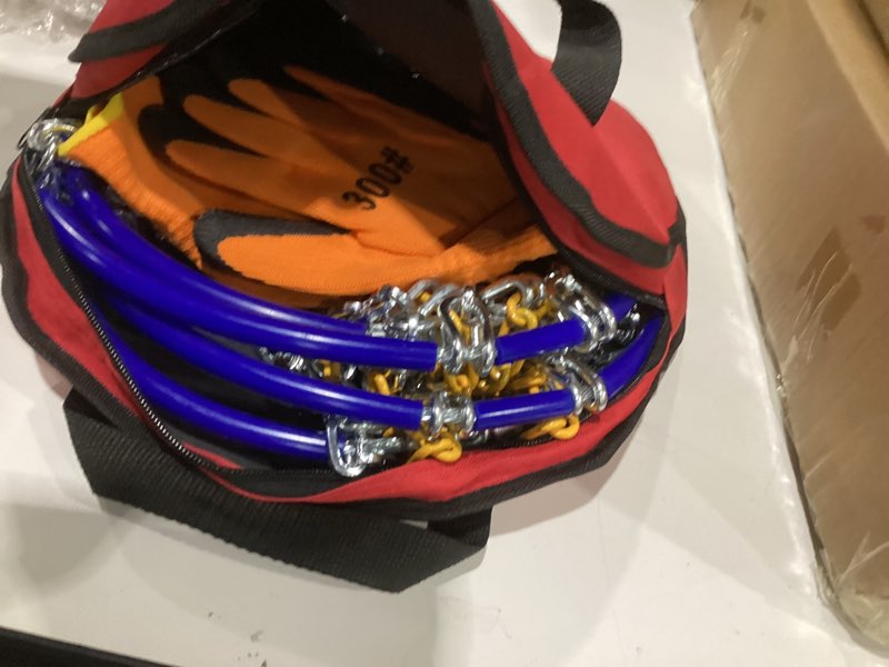 Condition photo showing Good Condition for Heavy-Duty Snow Chains - Durable and Wear-Resistant, Ideal for Light Trucks, Pickup Trucks, and SUVs, Winter Essential, Set of 2 (4WD-90)