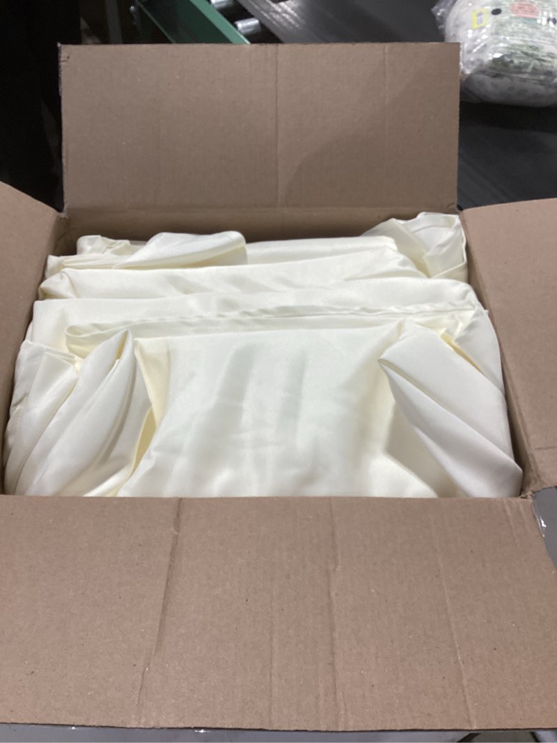 Condition photo showing As Is for BRILLMAX 6 Pack Ivory Round Tablecloths 132 Inch - Circle Bulk Linen Polyester Fabric Washable Table Cloth Cover for Wedding Reception Banquet Birthday Party Buffet Restaurant