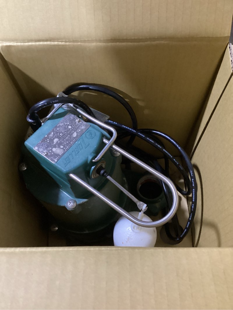 Condition photo showing Good Condition for possibly used.. zoeller 1/2 hp 4800 gph cast iron vertical float switch ac submersible sump pump