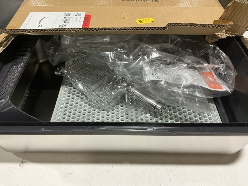 Condition photo showing Good Condition for stainless steel litter box, extra large litter boxes for big cats, xl metal cat litter box with lid, anti-urine leakage, non-sticky, include cat mat and litter scoop x-large gray