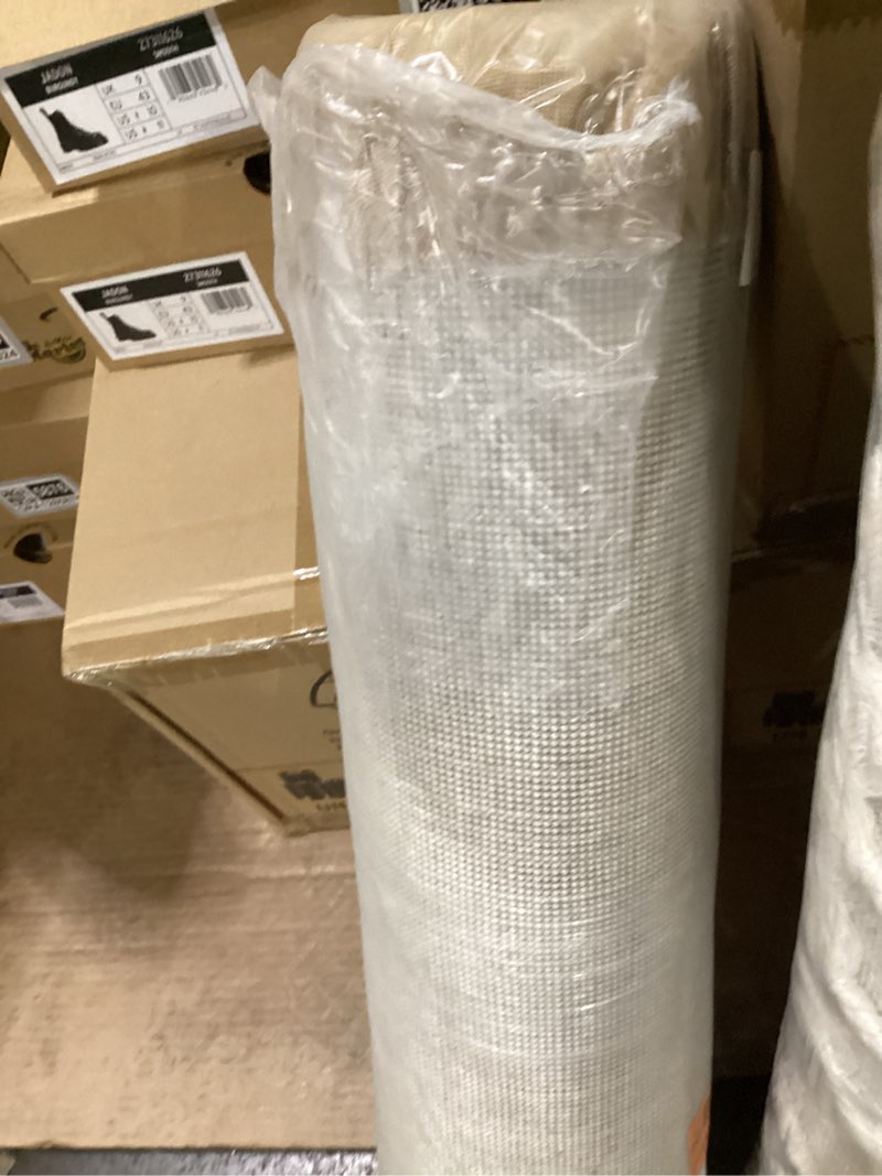 Condition photo showing New/Like New for Kerry Textured Geometric Tasseled Area Rug 2’8”x8’