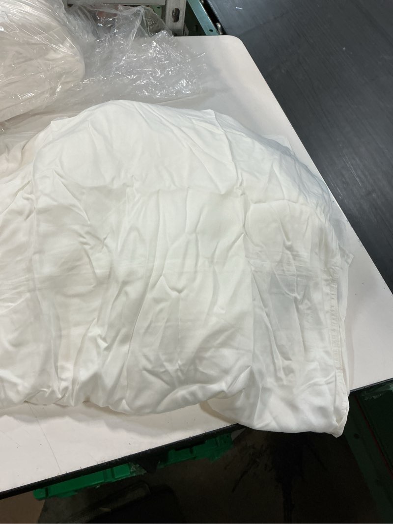 Condition photo showing Good Condition for bamboo duvet cover set, king/cal king, white