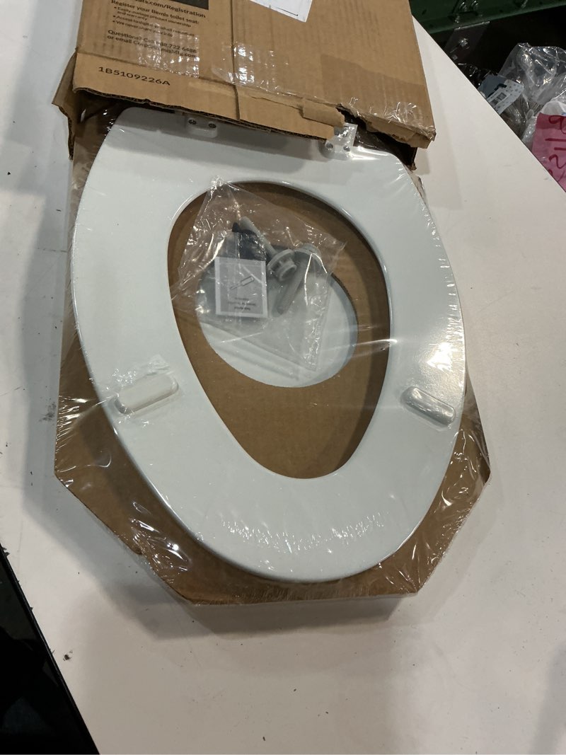 Condition photo showing New/Like New for bemis residential molded wood toilet seats white