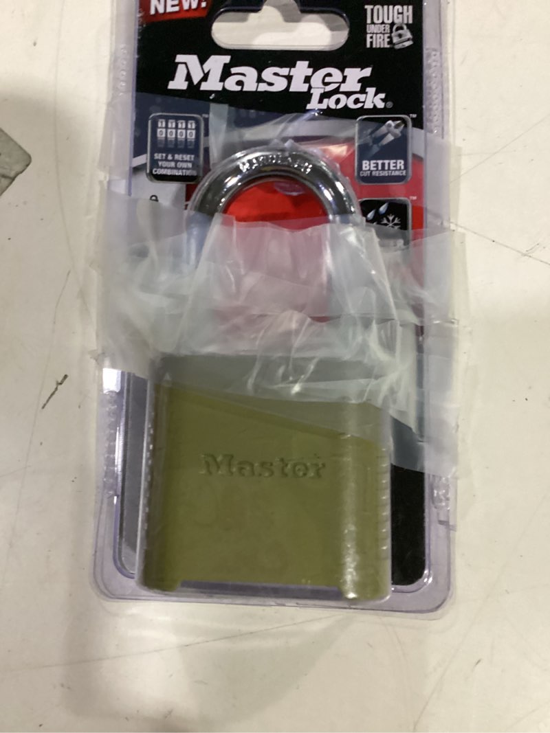 Condition photo showing New/Like New for master lock outdoor combination lock, 1-1/2 in. shackle, resettable