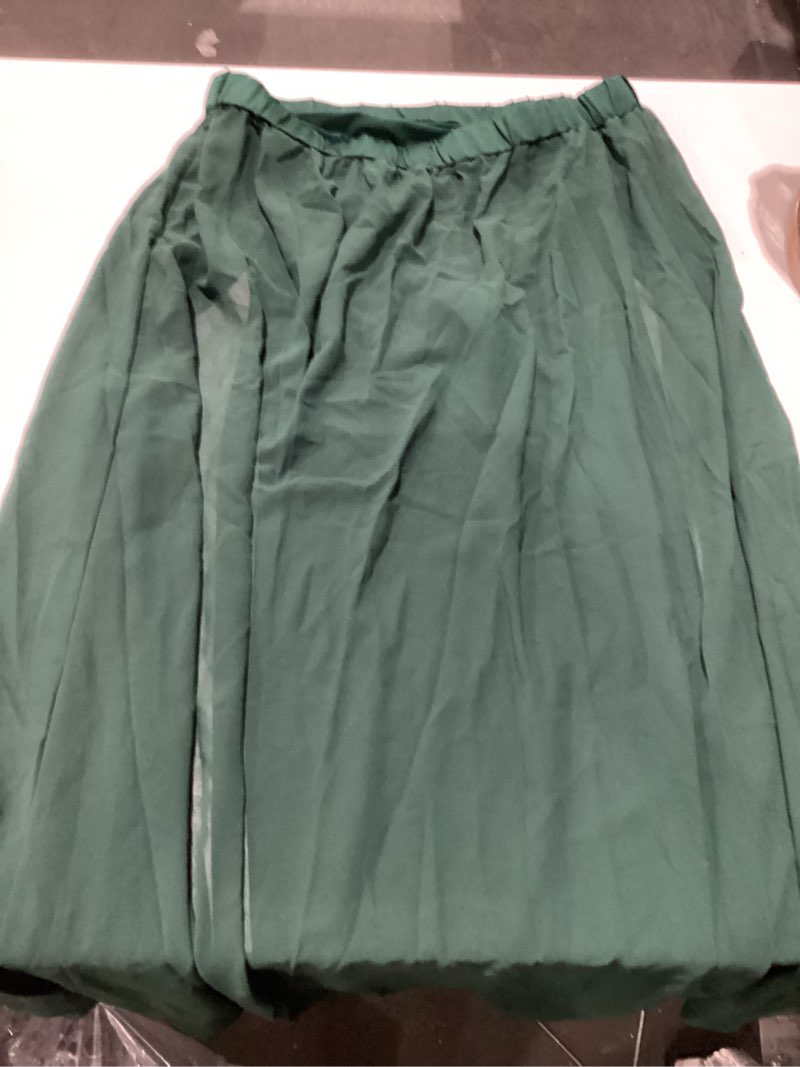 Condition photo showing As Is for green two piece set, top and skirt with slit xxl
