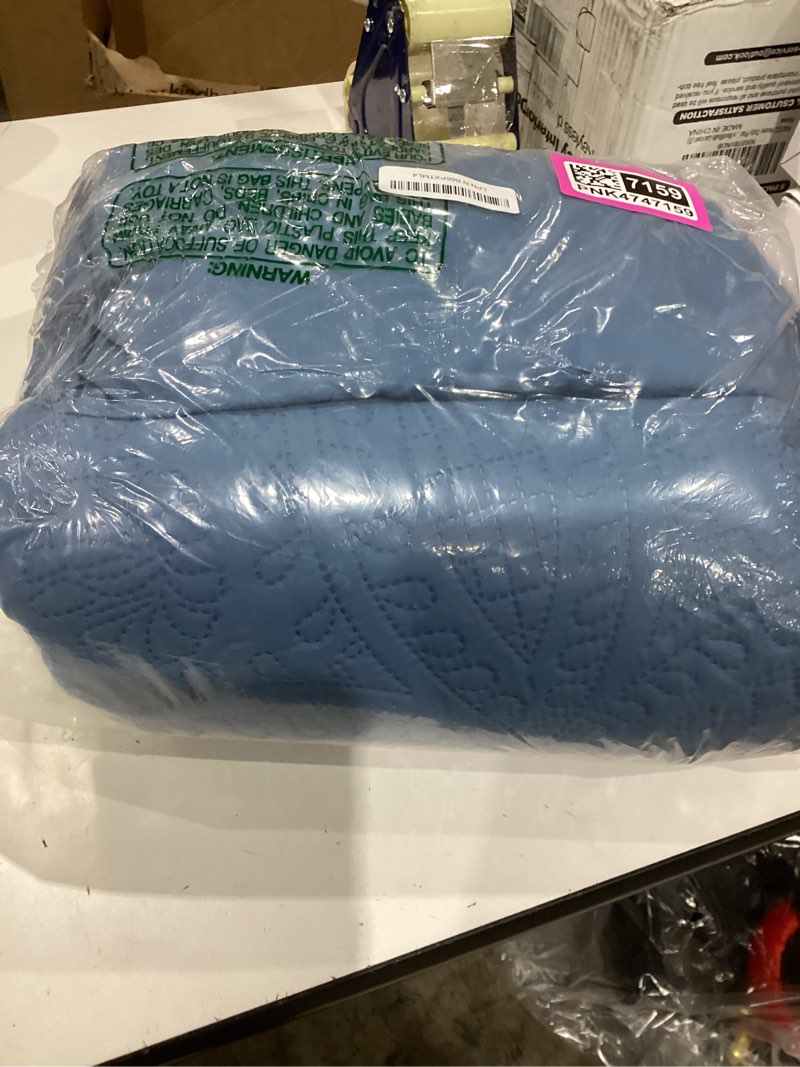 Condition photo showing As Is for Love's cabin Quilts for Queen Bed Misty Blue Bedspreads Bedding Set - Lightweight Bedspread Comforter - Coin Pattern Bedding Coverlet for All Season - 3 Pieces (1 Quilt, 2 Pillow Shams) Full/Queen (90"x96") Coin Pattern Misty Blue