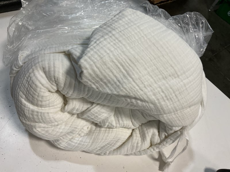Condition photo showing As Is for quince organic airy gauze duvet cover, king/cal king, white