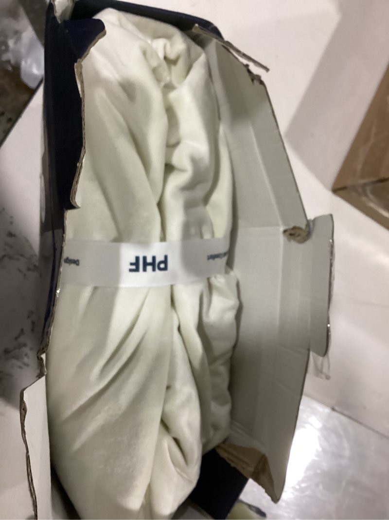 Condition photo showing New/Like New for phf truly velvet fitted sheet only queen size, luxury super soft cozy fuzzy fleece bottom sheet, deep pocket up to 16",strenghth elastic band, suitable for fall winter spring,no pillowcases,snow white queen size (60"x80"x15") snow white